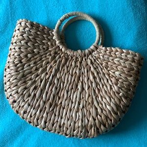 Stylish woven straw handbag, oversized weave